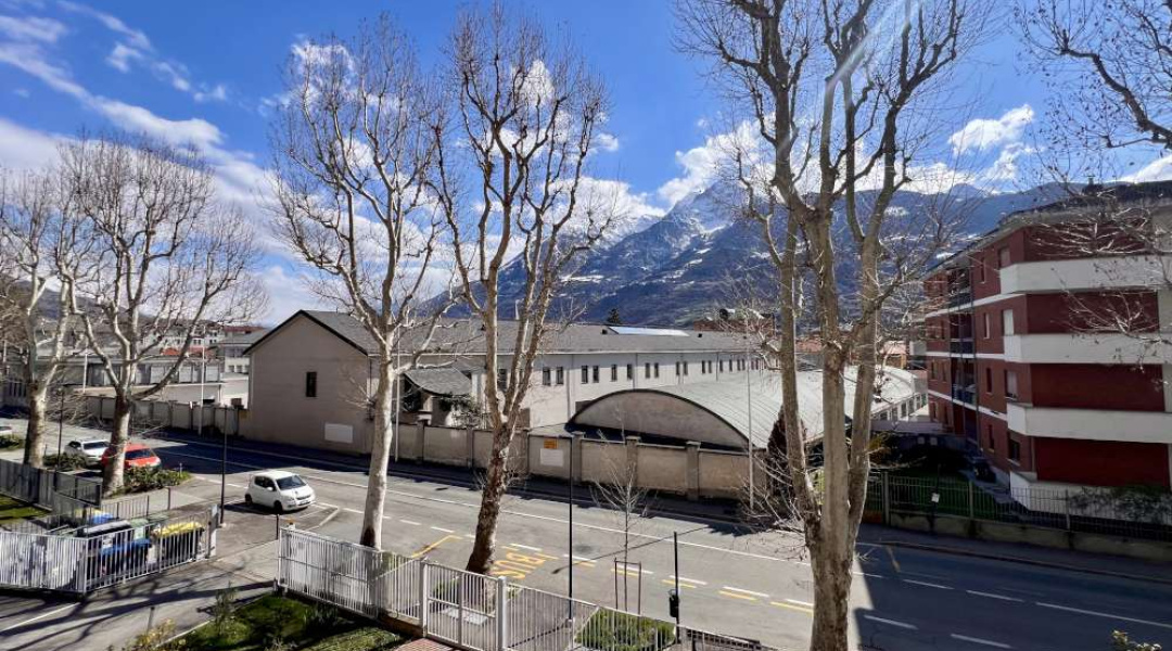 Via Saint Martin De Corléans, Aosta, 2 Stanze da Letto Stanze da Letto, ,1 BagnoBathrooms,Appartamento,Aosta Città,Via Saint Martin De Corléans ,1600