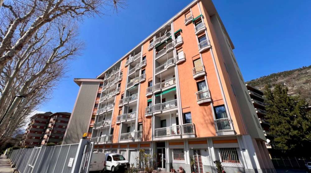 Via Saint Martin De Corléans, Aosta, 2 Stanze da Letto Stanze da Letto, ,1 BagnoBathrooms,Appartamento,Aosta Città,Via Saint Martin De Corléans ,1600